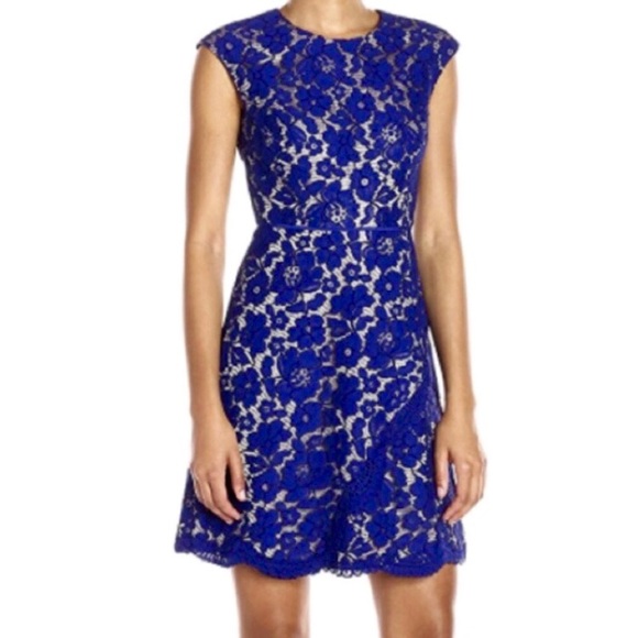 Vince Camuto Dresses & Skirts - Vince Camuto Floral Scalloped Lace Dress